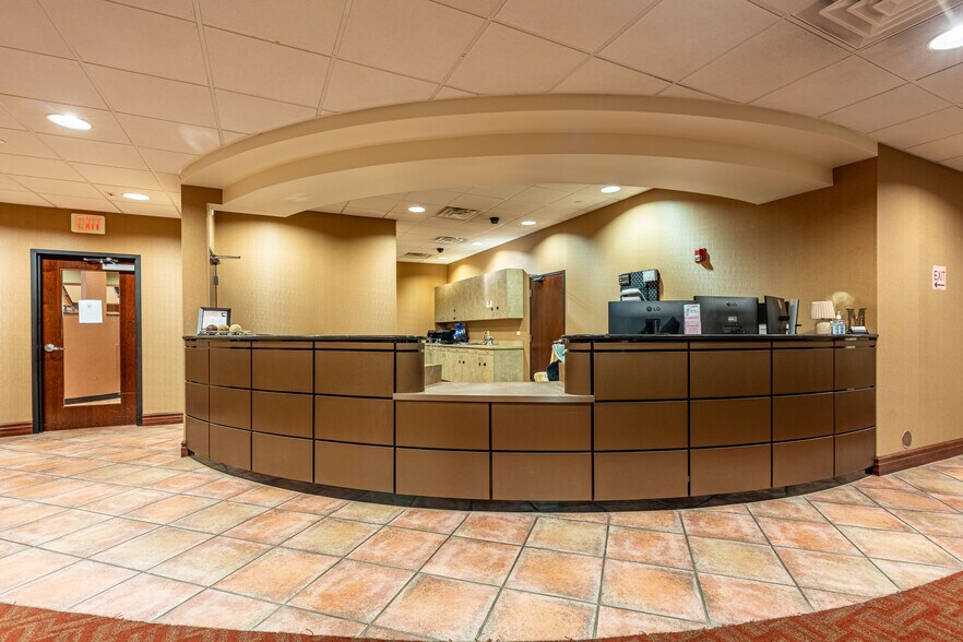 More Photos Of 16105 S La Grange Rd, Orland Park Medical For Lease
