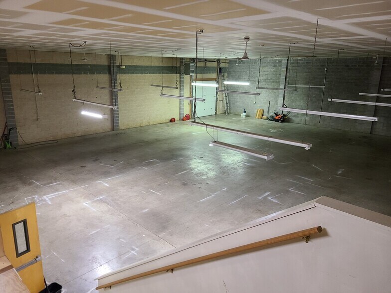 More Photos Of 3676 Crescent Ct E, Whitehall Warehouse For Lease