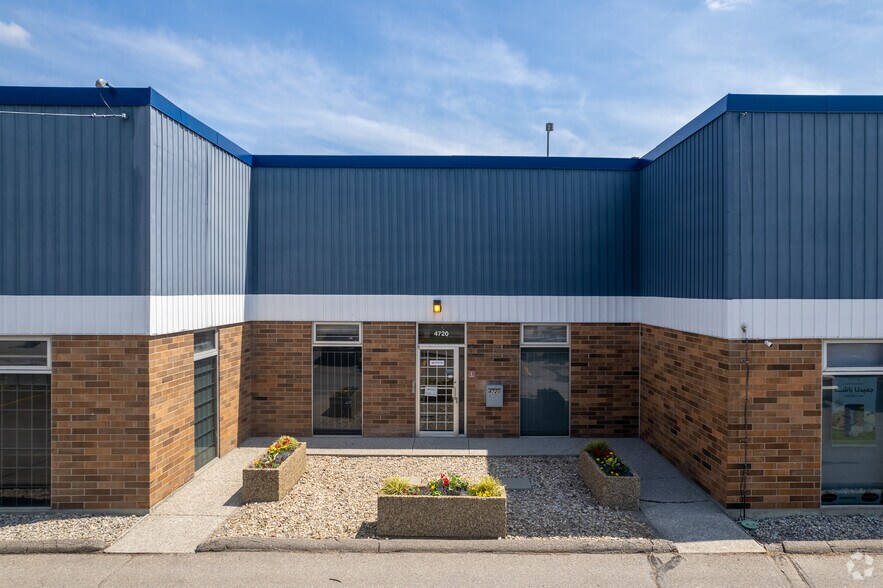 More Photos Of 4710-4760 14th St NE, Calgary Warehouse For Lease