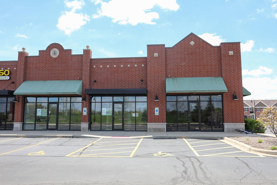More Photos Of 1037-1061 W Orchard Rd, North Aurora General Retail For Lease