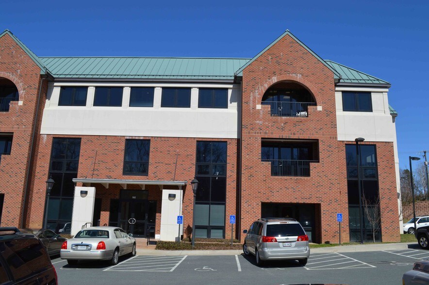 More Photos Of 943 Glenwood Station Ln, Charlottesville Medical For Lease