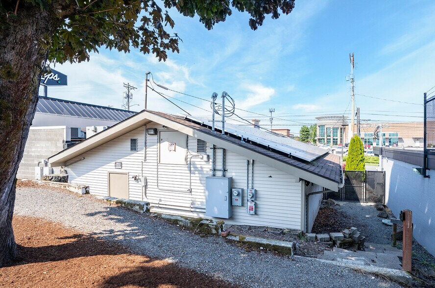 More Photos Of 5916 6th Ave, Tacoma Veterinarian Kennel For Sale