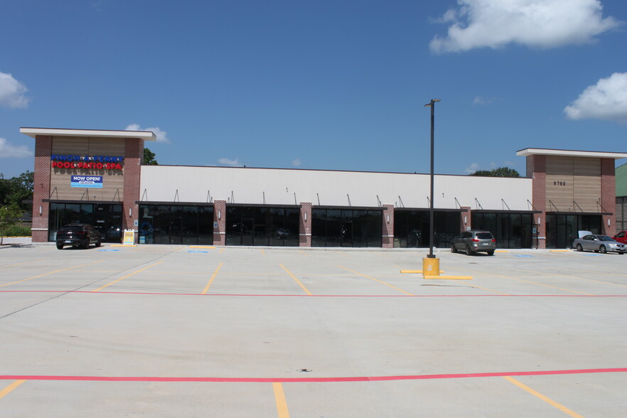 Primary Photo Of 9760 Highway 6 S, Sugar Land Storefront For Lease