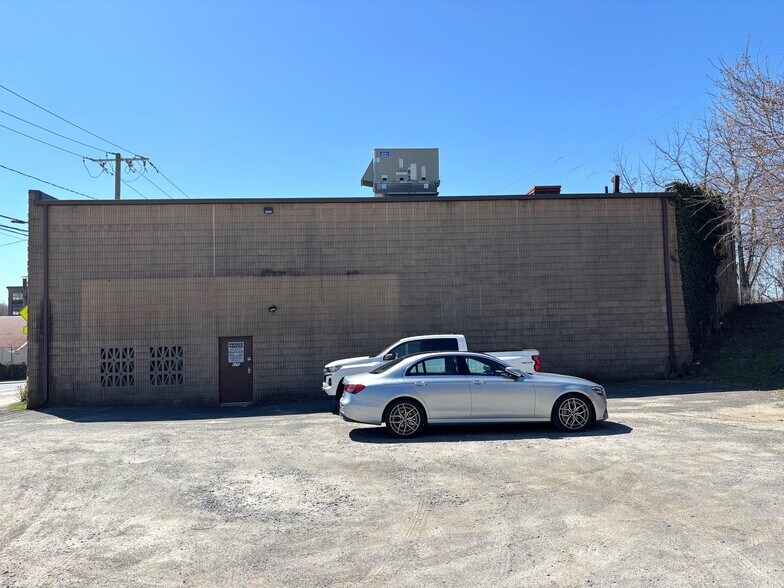 More Photos Of 675 N Main St, Waterbury Drugstore For Sale