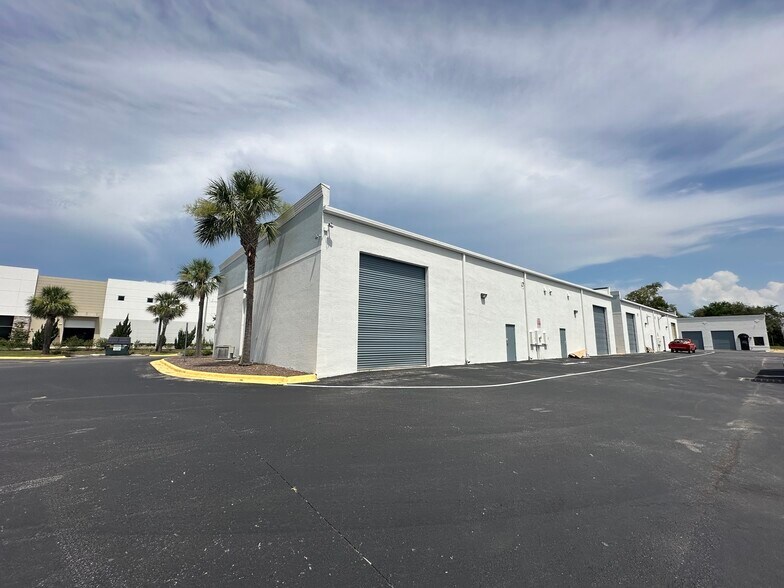 More Photos Of 1280 Hand Ave, Ormond Beach Showroom For Lease