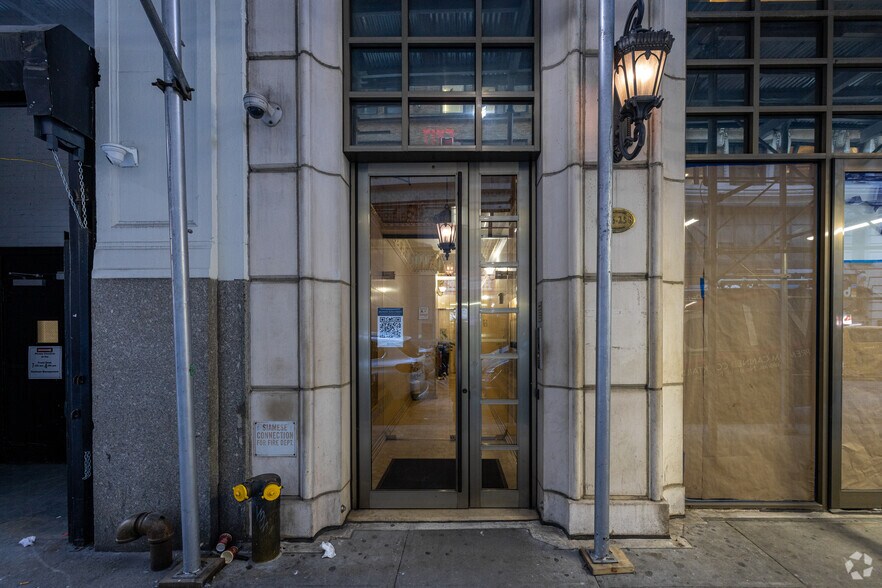 More Photos Of 256-258 W 36th St, New York Office For Lease