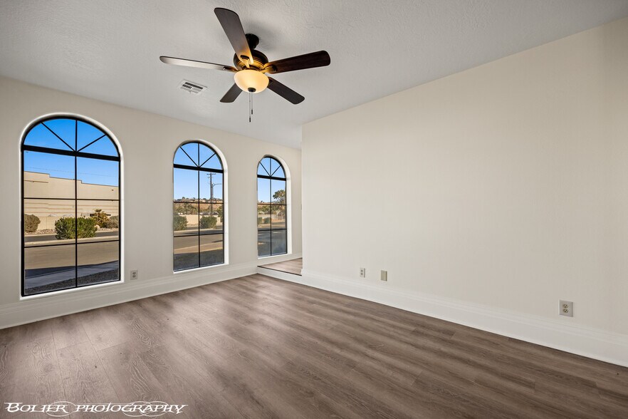 More Photos Of 320 E Old Mill Rd, Mesquite Office For Sale