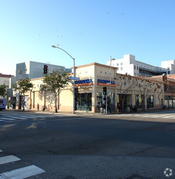 Primary Photo Of 530 Santa Monica Blvd, Santa Monica Storefront For Lease