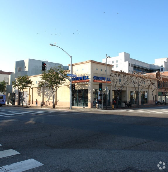 More Photos Of 530 Santa Monica Blvd, Santa Monica Storefront For Lease