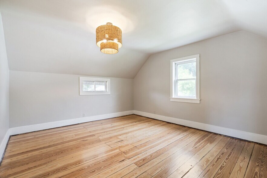 More Photos Of 609 Main St, Windsor Office For Sale