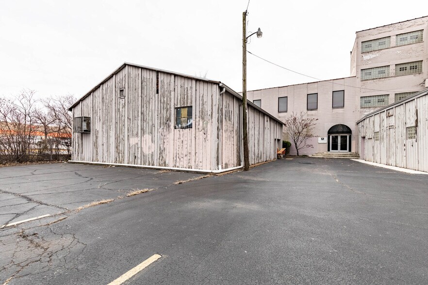 More Photos Of 3224 S Kingshighway Blvd, Saint Louis Manufacturing For Sale