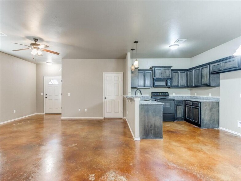More Photos Of 810 Aspen Dr, Kingfisher Apartments For Sale