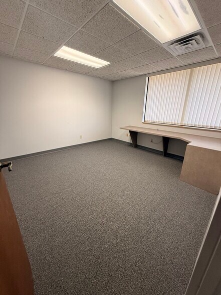 More Photos Of 2804 Boilermaker Ct, Valparaiso Office For Lease