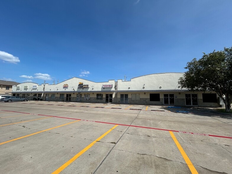More Photos Of 9803 Sterling Loop, Laredo Storefront Retail Office For Sale