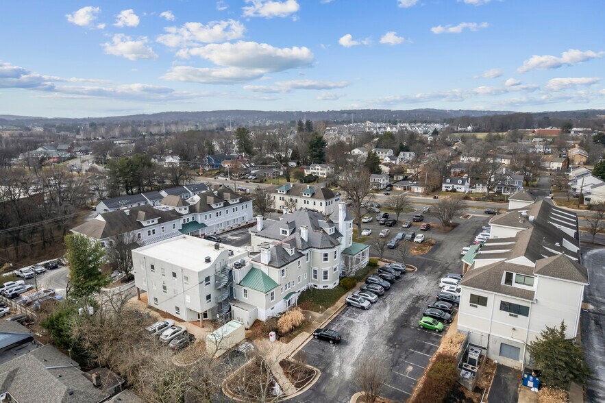 More Photos Of 604 S King St, Leesburg Office For Sale