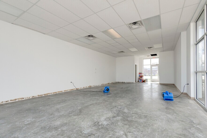 More Photos Of 16889 Chesterfield Airport Rd, Chesterfield General Retail For Lease