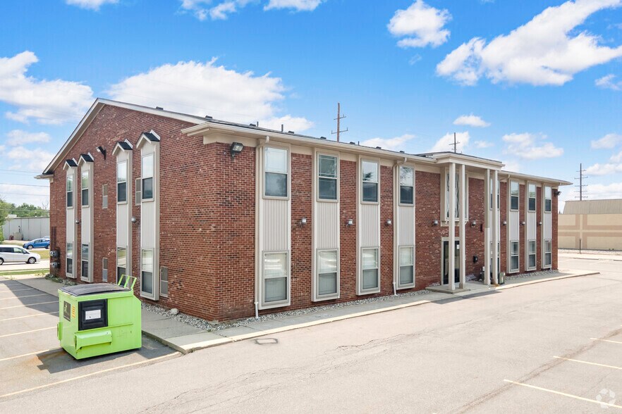 More Photos Of 39393 Van Dyke Ave, Sterling Heights Office For Lease