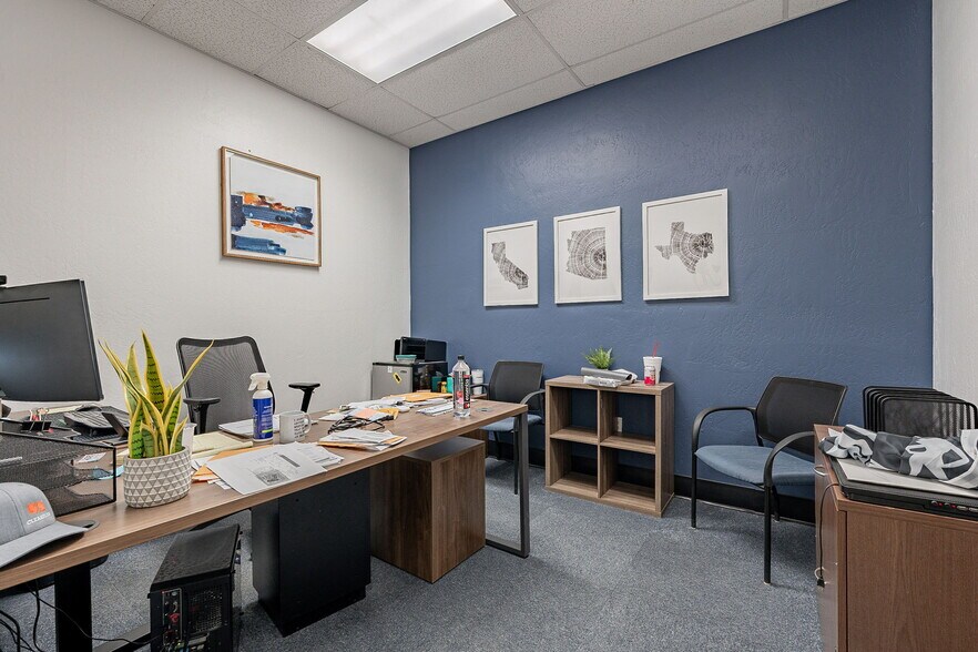 More Photos Of 4205 W Glenrosa Ave, Phoenix Warehouse For Lease