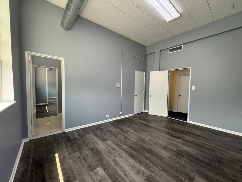 More Photos Of 2252-2260 N Elston Ave, Chicago Warehouse For Lease