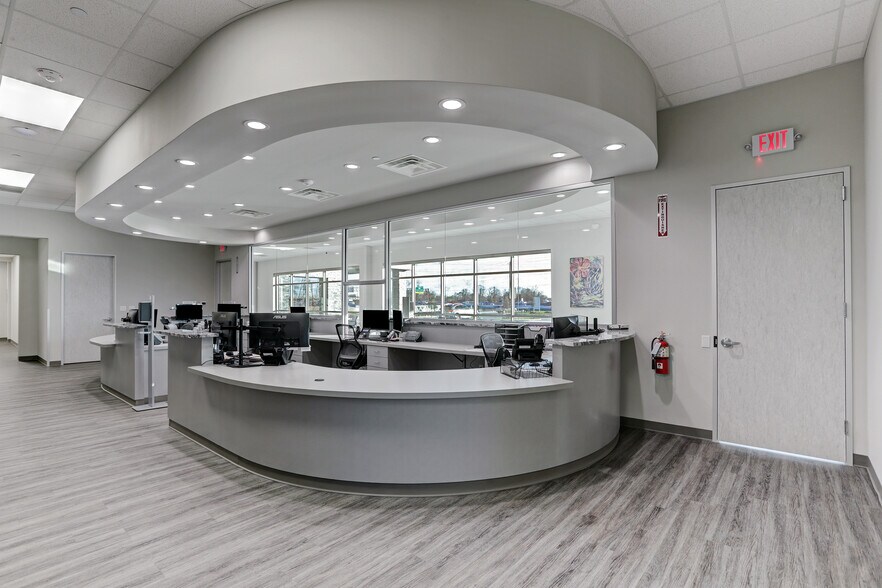 More Photos Of 13009 Gulf Commerce Dr, Houston Medical For Lease