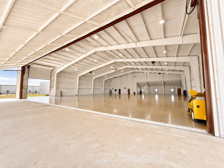 More Photos Of 2408 Airport Rd, Gainesville Airplane Hangar For Sale