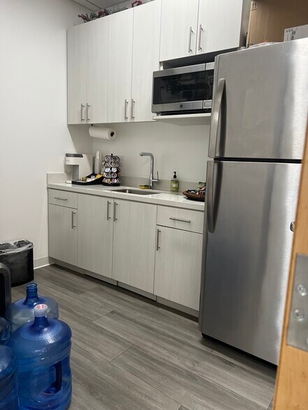 More Photos Of 10866 Wilshire Blvd, Los Angeles Office For Lease