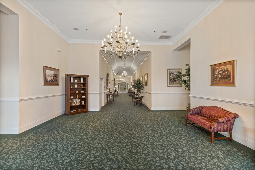 More Photos Of 300 N Tennessee Ave, Etowah Funeral Home For Sale