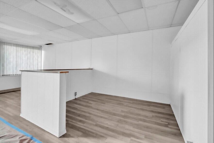 More Photos Of 1243 Michigan Ave, Bay City General Retail For Lease