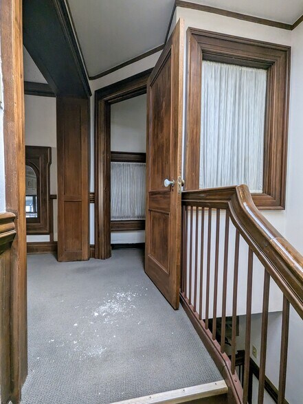 More Photos Of 301 Columbia St, Lafayette Office For Lease