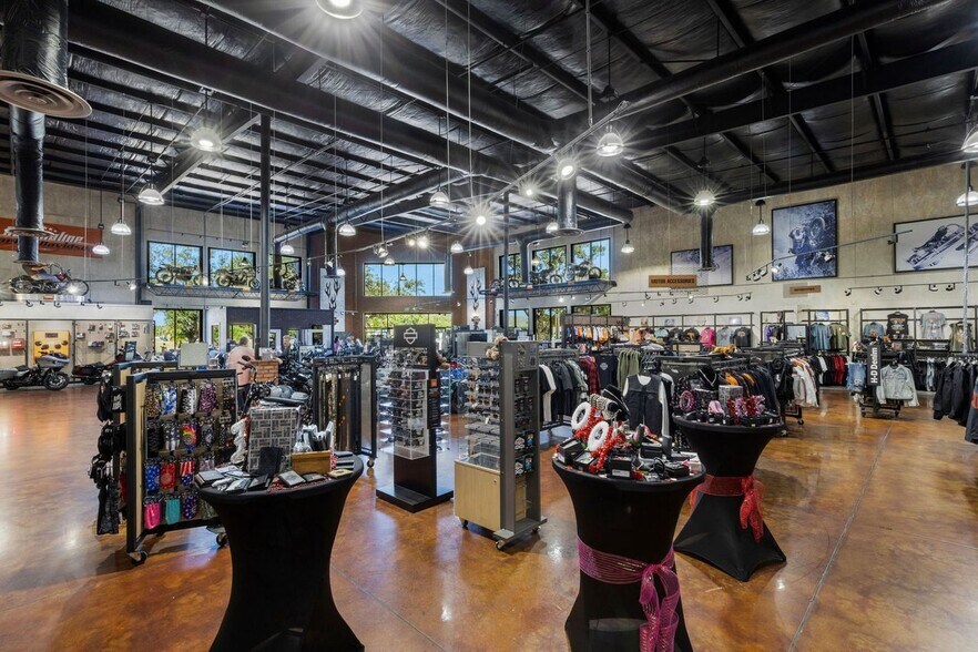 More Photos Of 330 Cattlemen Rd, Sarasota Auto Dealership For Sale