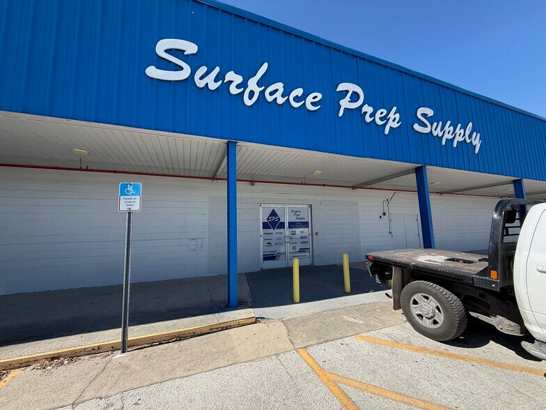 More Photos Of 2 US Highway 17 92 N, Haines City Showroom For Sale