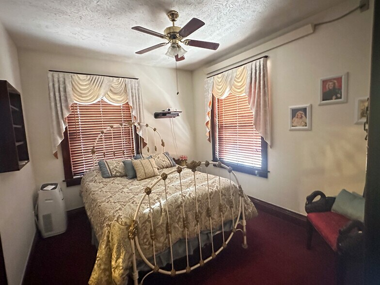 More Photos Of 211 W Kansas St, Crofton Hotel For Sale