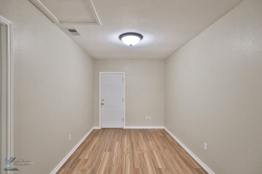 More Photos Of 2810 S 27th St, Abilene Office For Sale