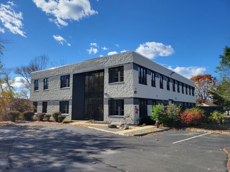 More Photos Of 121 Brick Kiln Rd, Chelmsford Office For Sale