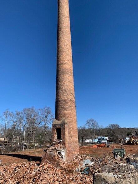 More Photos Of 203 Woodrow St, Pickens Industrial For Sale