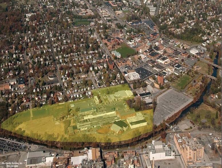 More Photos Of 200 W 12th St, Waynesboro Warehouse For Lease