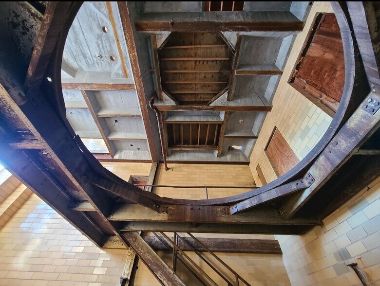 More Photos Of 300 Water St, Saint Charles Office For Sale