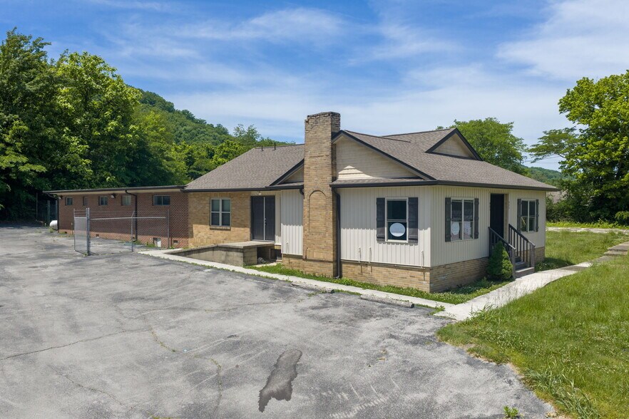 More Photos Of 901 S Main St, Rocky Top Office For Lease
