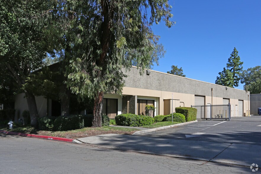 More Photos Of 4124 W Swift Ave, Fresno Unknown For Lease