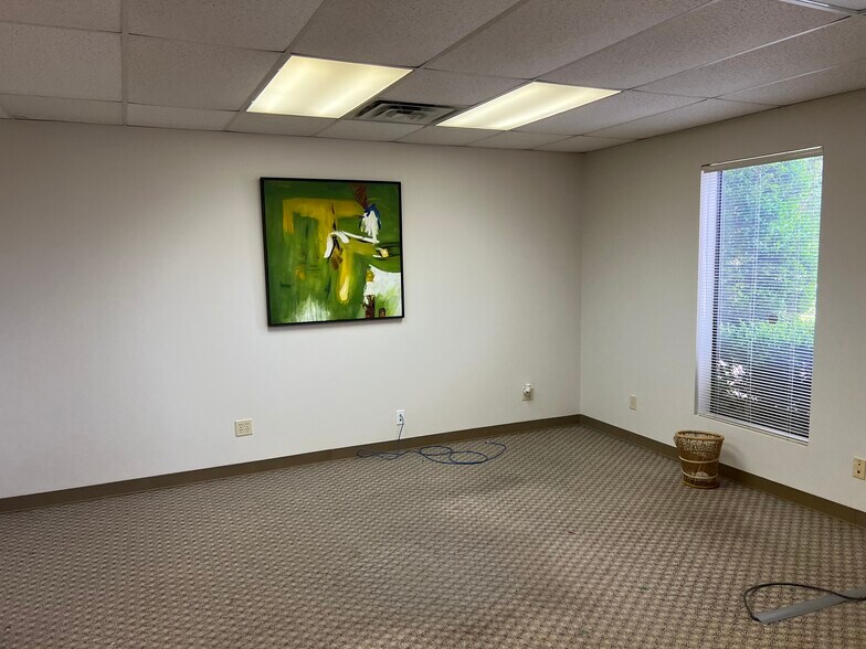 More Photos Of 2117 N Yellowood Ave, Broken Arrow Research And Development For Lease