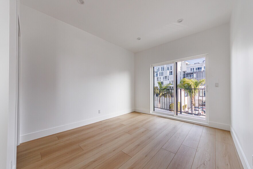 More Photos Of 13461 Beach Ave, Marina Del Rey Multifamily For Sale