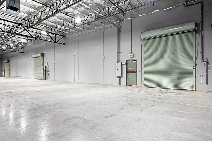 More Photos Of 2701 Crimson Canyon Dr, Las Vegas Light Manufacturing For Sale