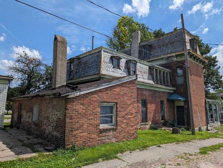 More Photos Of 411 S Limestone St, Springfield Apartments For Sale