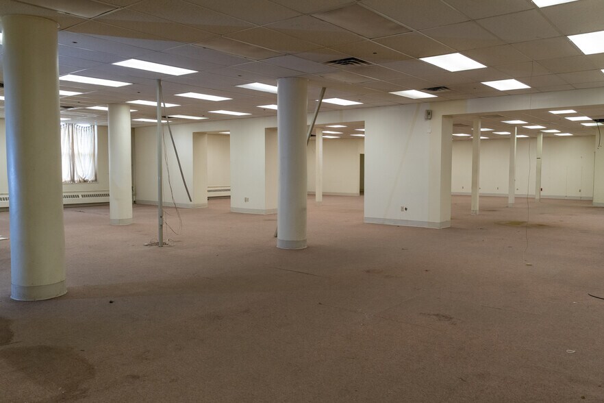 More Photos Of 1575 Lake St, Elmira Manufacturing For Lease