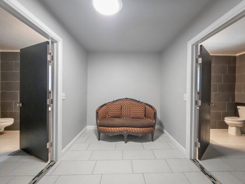 More Photos Of 6001 Nw Expressway, Oklahoma City Office For Sale