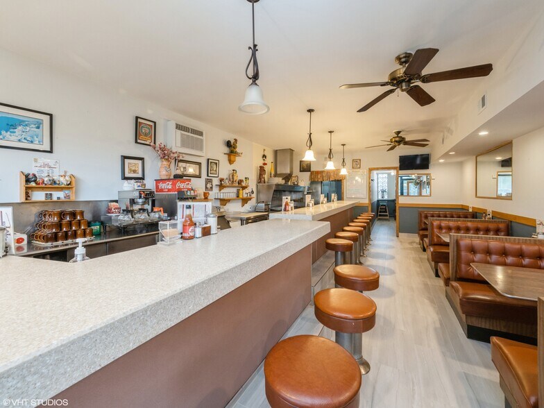 More Photos Of 456-458 E Northwest Hwy, Des Plaines Storefront Retail Office For Sale