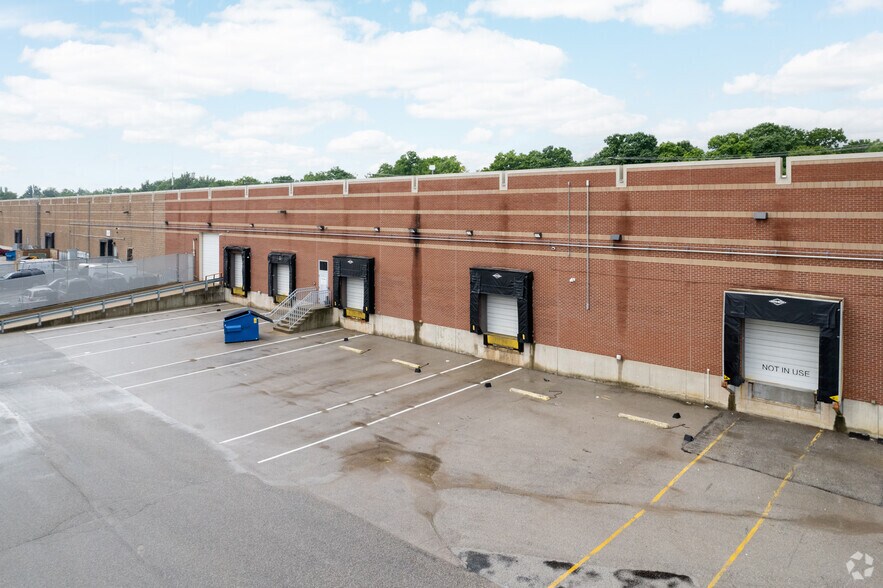 More Photos Of 2700 Stanley Gault Pky, Louisville Light Distribution For Lease