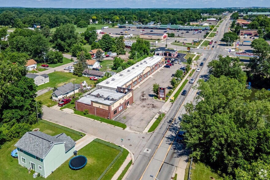 More Photos Of 671-695 Baldwin Ave, Pontiac Storefront For Lease