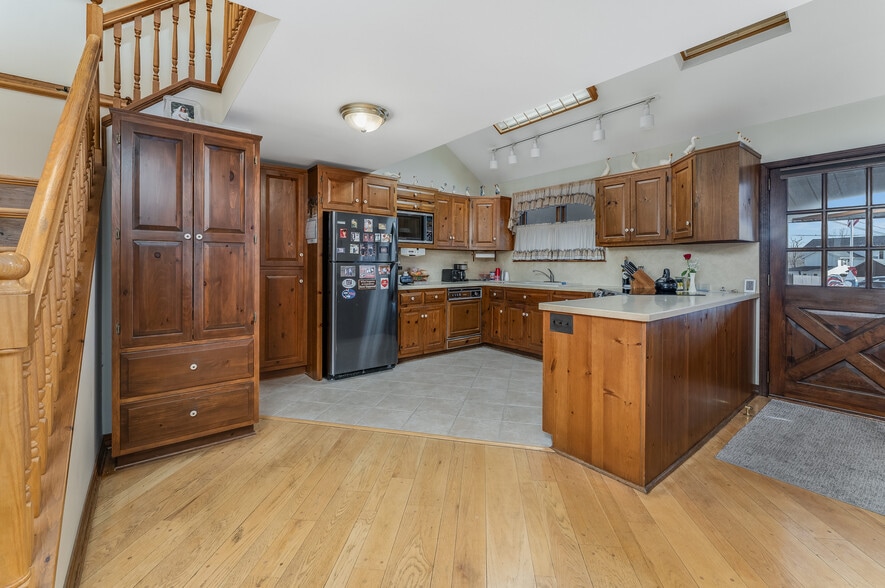 More Photos Of 5 Larison Ln, Ringoes Storefront Retail Office For Sale