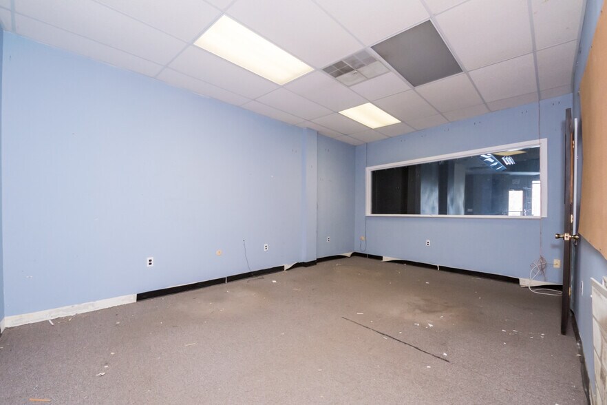 More Photos Of 5810 Kirkwood Hwy, Wilmington Unknown For Lease